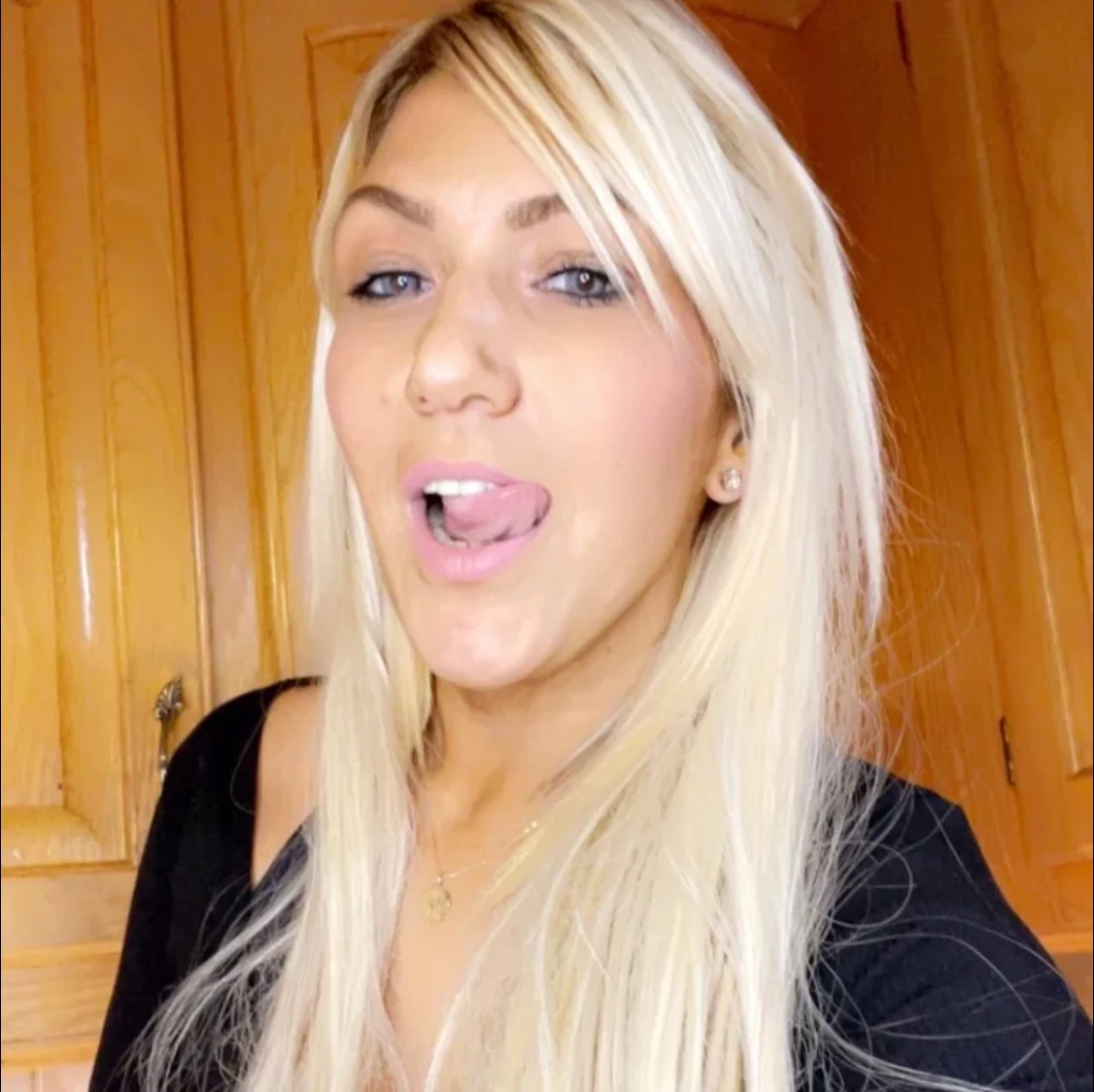 LittleMissEeve - Official cam model on Stripchat and exclusive content creator on MyClub